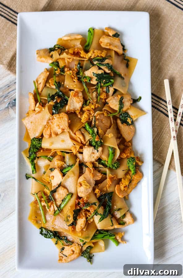 Pad See Ew, a Thai recipe with chicken, flat noodles and a sweet and salty soy sauce, served in a bowl.