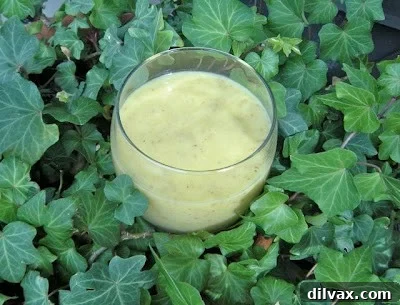 Pinterest graphic prompting users to save the Pineapple Mango Smoothie recipe to their favorite Pinterest board.