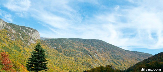 Stunning autumn panorama of Franconia Notch State Park in New Hampshire