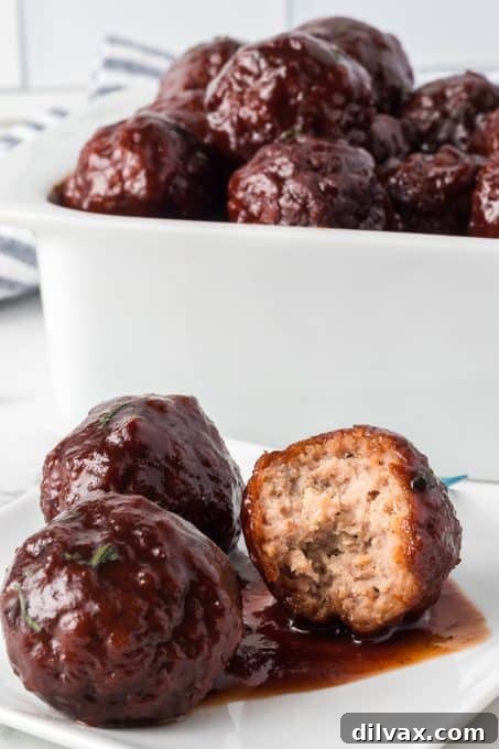 Easy 3-Ingredient Grape Jelly Meatballs 11 Slowcooker 3-Ingredient meatballs with grape jelly, and chili sauce.