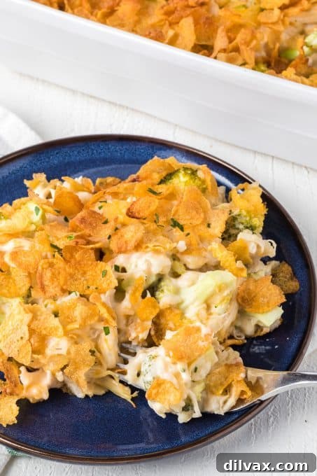 Creamy Chicken and Broccoli Bake 6 A serving of the easy Chicken Casserole with broccoli and rice, freshly baked.