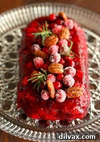 Jellied cranberry sauce featuring chunks of apple.
